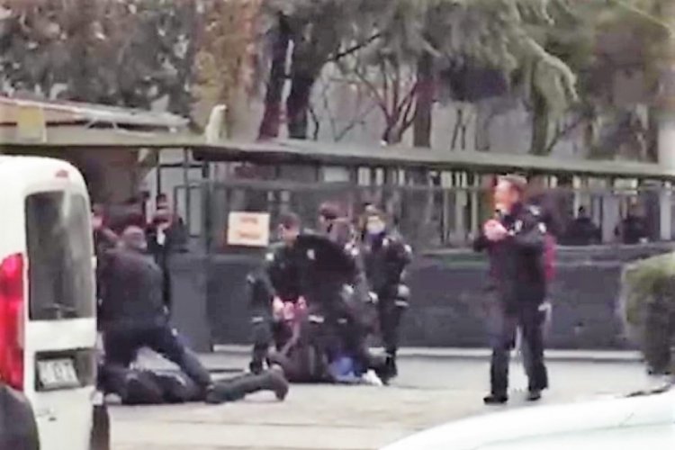 Adliye &ouml;n&uuml;ndeki silahlı kavgada 4 kişiye tutuklama