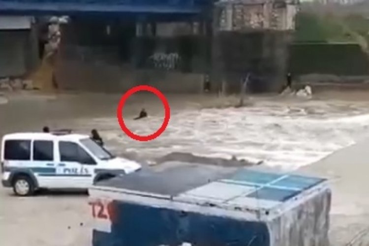 Mersin'de otomobili dere yatağında kalan s&uuml;r&uuml;c&uuml; akıntıya kapıldı