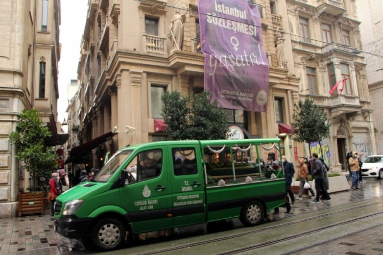 Avukat Dilara Yıldız i&ccedil;in İstanbul Barosu &ouml;n&uuml;nde t&ouml;ren