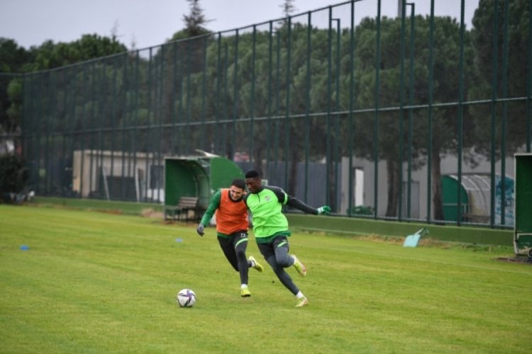 Bursaspor, BB Erzurumspor ma&ccedil;ı hazırlıklarını s&uuml;rd&uuml;rd&uuml;