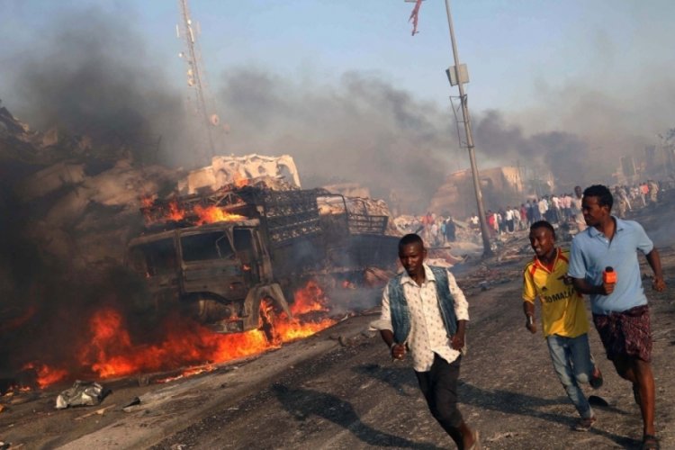 Somali'de bomba y&uuml;kl&uuml; ara&ccedil;la ter&ouml;r saldırısı: 10 &ouml;l&uuml;