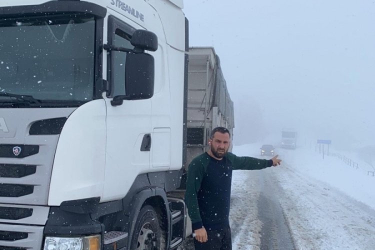 Muş'ta yolda mahsur kalan 8 TIR'ın şof&ouml;rleri kurtarılmayı bekliyor
