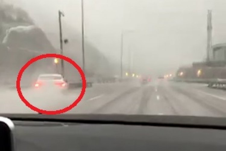 Bursa'da video &ccedil;eken yolcu kazayı kaydetti