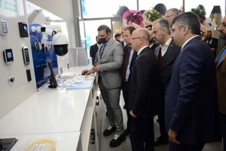 Bursa'da teknoloji firmasını Başkan Aktaş a&ccedil;tı