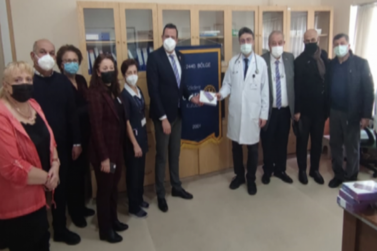 Bursa'da organ nakli bekleyen &ccedil;ocuklara tablet hediye edildi