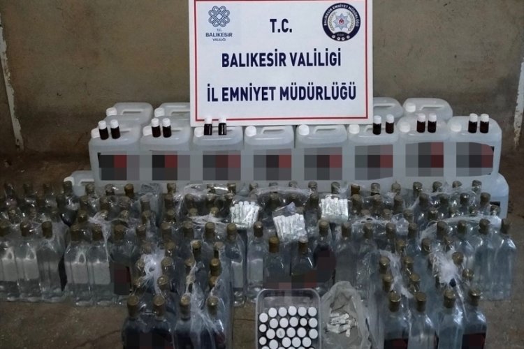 Balıkesir'de sahte i&ccedil;ki operasyonunda 2 ş&uuml;pheli yakalandı