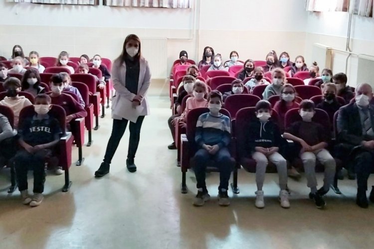 Bursa Mudanya'da &ouml;ğrencilere verem anlatıldı