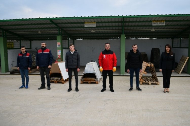 Bursa Mustafakemalpaşa'da atıklar yuva oluyor