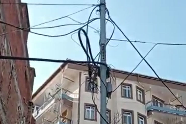 Bursa'da Mollafenari sakinleri &ccedil;are arıyor! Hem hırsızlık hem internet kesintisi...