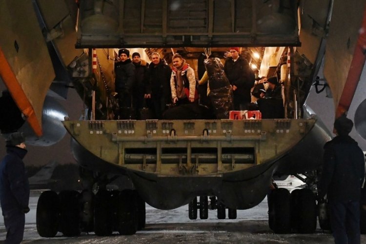 Barış g&uuml;&ccedil;leri Kazakistan'dan ayrılmaya başladı
