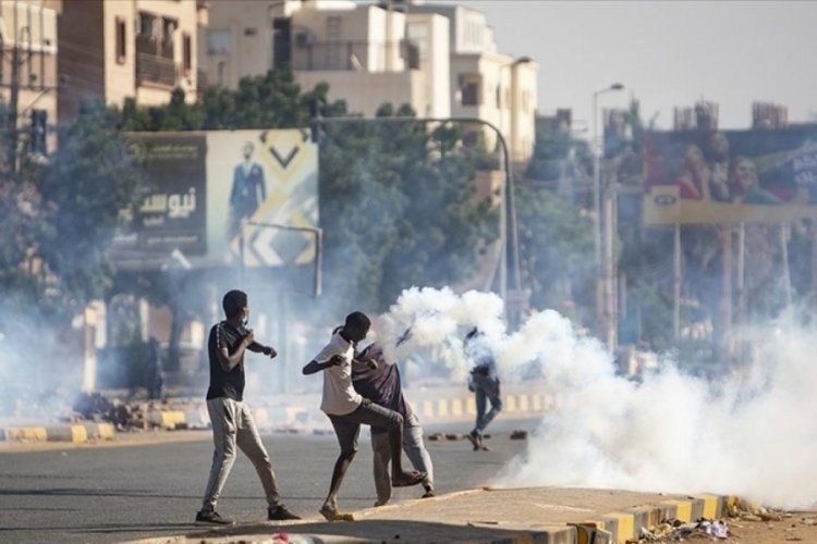 Sudan'daki protestolarda bir polis hayatını kaybetti
