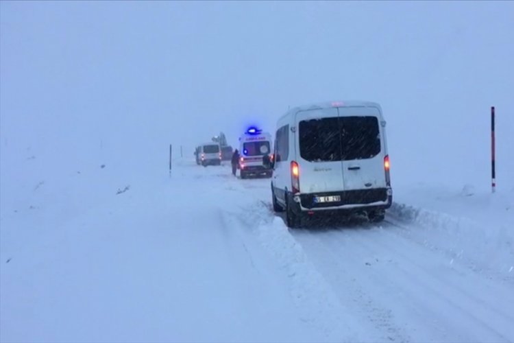 3 saatte aşarak hamile kadını hastaneye yetiştirdiler