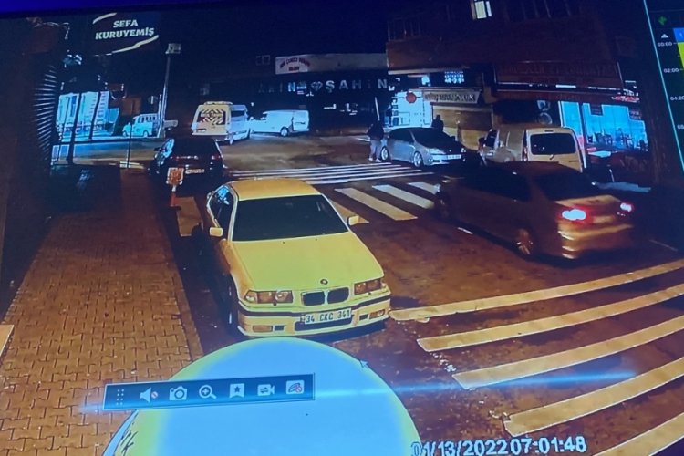 İstanbul Ataşehir'de lokantaya ekmek bırakırken aracını &ccedil;aldılar