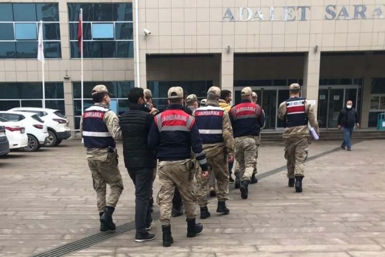 Kilis'te g&ouml;&ccedil;men ka&ccedil;ak&ccedil;ılığı! 4 kişiye tutuklama