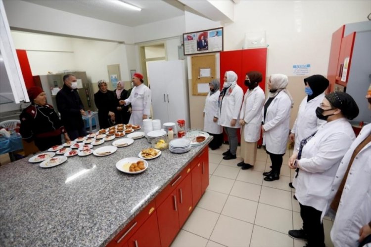 Bursa'da aş&ccedil;ılık kursiyerleri Başkan Taban'ı misafir etti