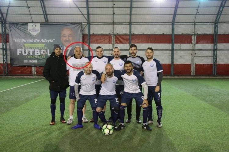 Şube m&uuml;d&uuml;r&uuml; halı sahada kalbine yenildi