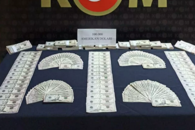 Sahte dolarla yakalanan eski kaymakama 12 yıla kadar hapis istemi