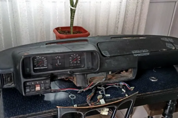 &Ccedil;aldığı otomobili par&ccedil;alayan şahıs: Kendi aracım sandım