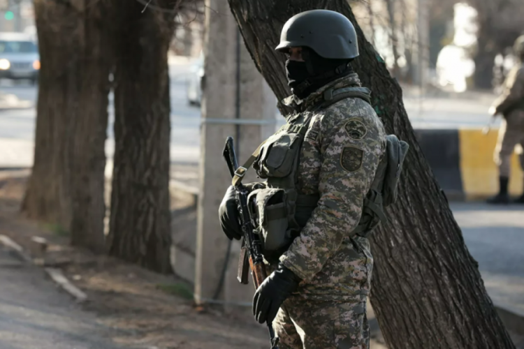 Kazakistan'da d&uuml;n 2 binden fazla kişi g&ouml;zaltına alındı