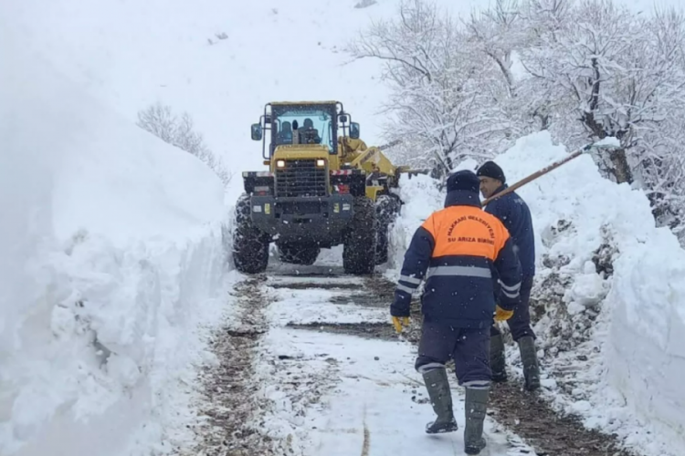 İ&ccedil;me suyu kaynağının &uuml;zerine &ccedil;ığ d&uuml;şt&uuml;, bir şehir susuz kaldı