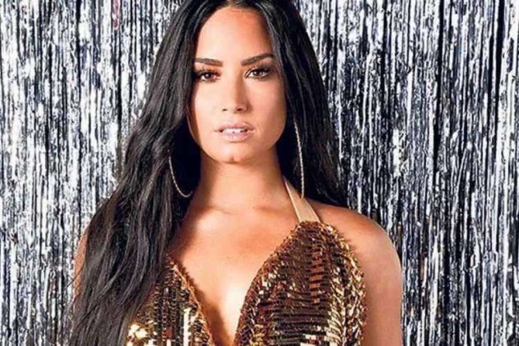 Demi Lovato başına &ouml;r&uuml;mcek d&ouml;vmesi yaptırdı