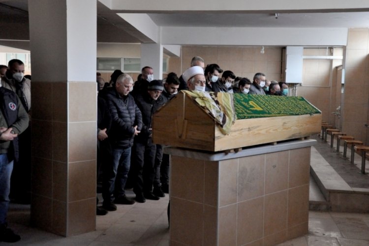 Bursa'da eşi tarafından &ouml;ld&uuml;r&uuml;len kadının cenazesi toprağa verildi