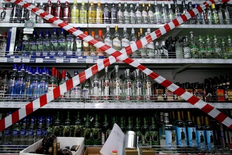 Rusya'da kendisine alkol satmayan marketi ateşe verdi