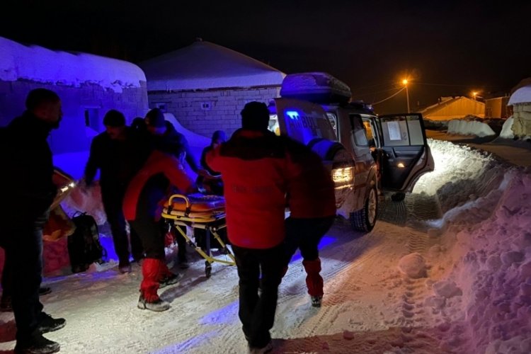 Sağlık &ccedil;alışanlarının zorlu kış n&ouml;beti devam ediyor