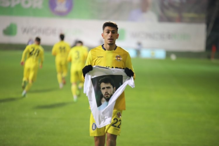Menemenspor, Ahmet &Ccedil;alık'ı unutmadı