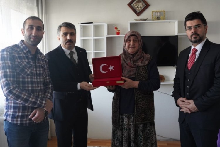 Bursa'da Başkan Yılmaz'dan şehit ailesine ziyaret