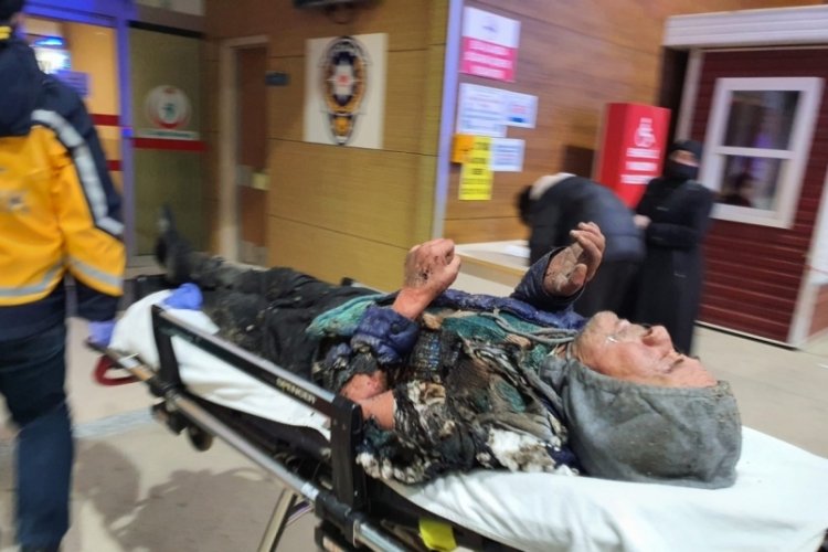 Bursa'da ısınmak i&ccedil;in yaktığı ateşe d&uuml;şt&uuml;