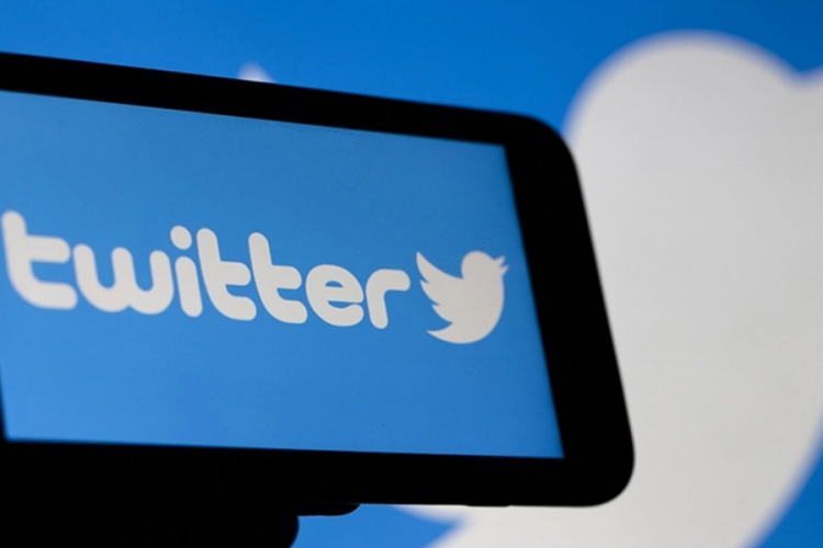 Twitter suikast paylaşımı sonrası Hamaney'in hesabını kapattı