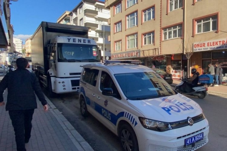 Kocaeli'de cadde ortasında silahlı kavga: 1 &ouml;l&uuml;