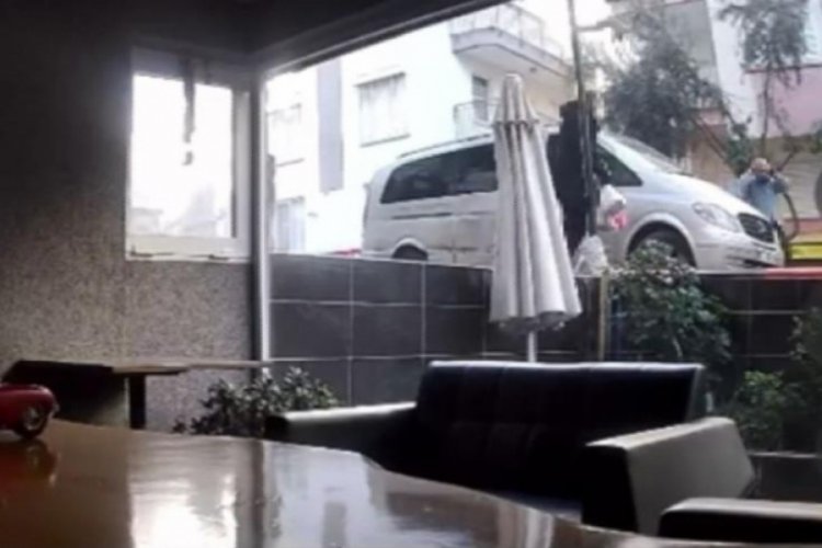 Mahallelinin &ccedil;ığlıkları arasında 4. kattan atlayan gen&ccedil; ağır yaralandı