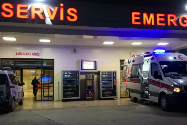 İş&ccedil;i taşıyan servis minib&uuml;sleri kaza yaptı: 11 yaralı