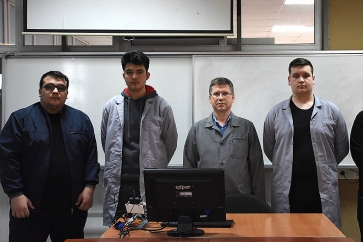 Bursa'da &ouml;ğrenciler 'direksiyon başında uyuklamayı &ouml;nleyen sistem' geliştirdiler