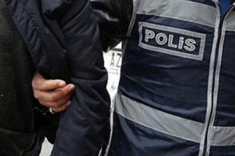 Cumhurbaşkanı Erdoğan'ın yer aldığı afişler yırtıldı: 1 kişi g&ouml;zaltında