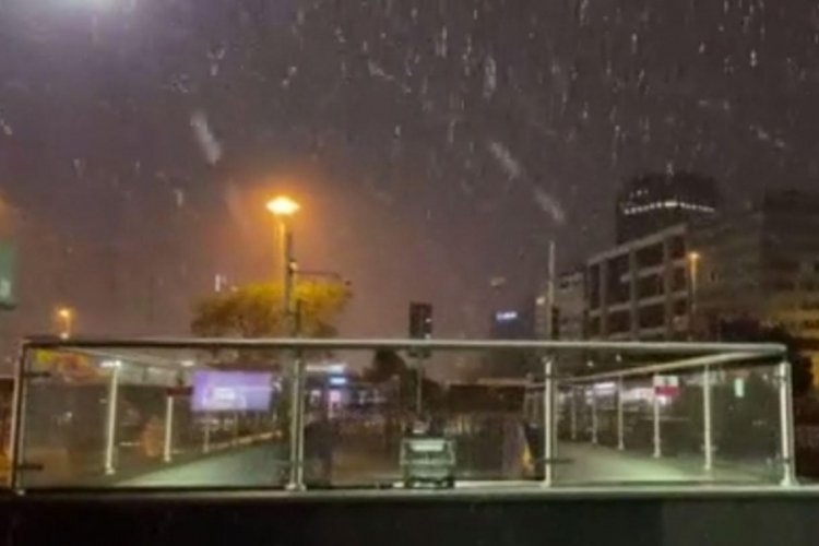 İstanbul'da kar yağışı etkili oluyor
