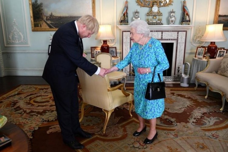 Boris Johnson, Krali&ccedil;e Elizabeth'ten &ouml;z&uuml;r diledi