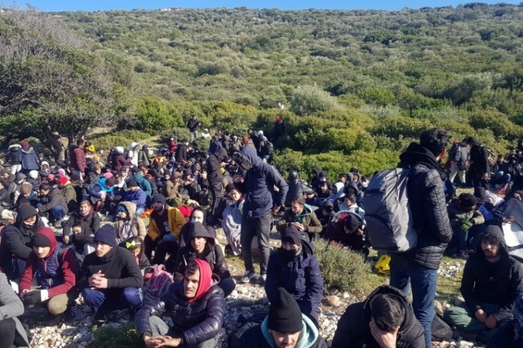 İzmir'de y&uuml;zlerce ka&ccedil;ak g&ouml;&ccedil;men yakalandı!