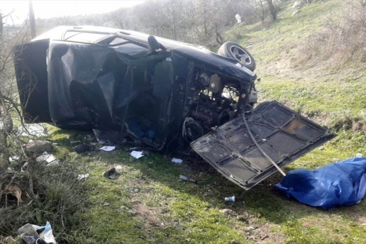 Balıkesir'de otomobil tarlaya devrildi!  1 &ouml;l&uuml;...