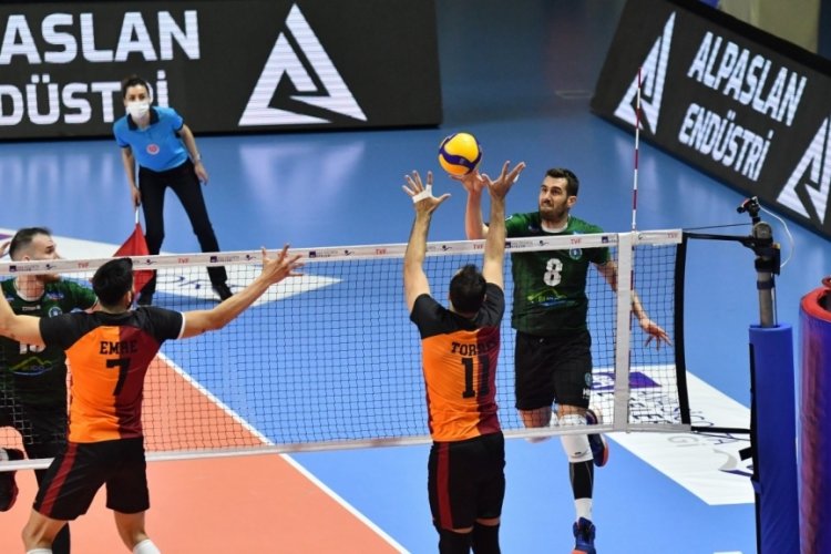 Bursa'nın Filenin Efeleri, Galatasaray'ı set vermeden devirdi