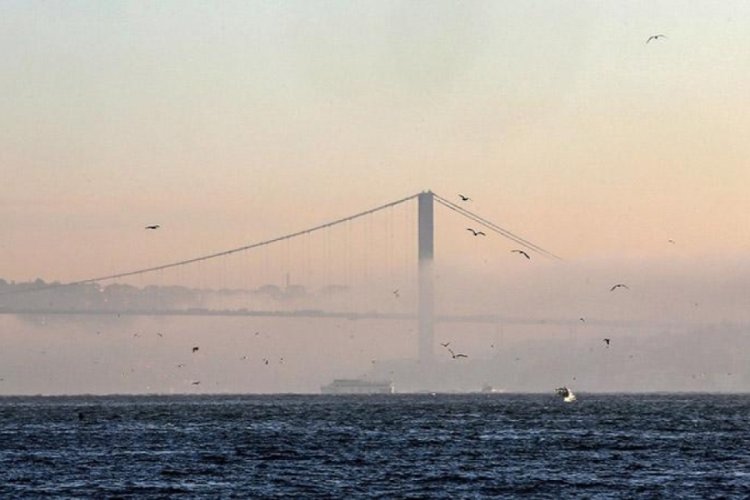 İstanbul Boğazı'nda gemi trafiği &ccedil;ift y&ouml;nl&uuml; askıya alındı