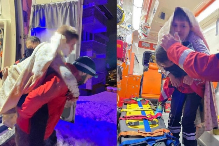 Fenalaşan &ccedil;ocuğu ambulansa kadar sırtında taşıdı