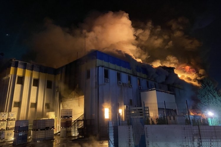 Bursa'da kimya fabrikasında patlamaların yaşandığı yangın! Kontrol altına alındı