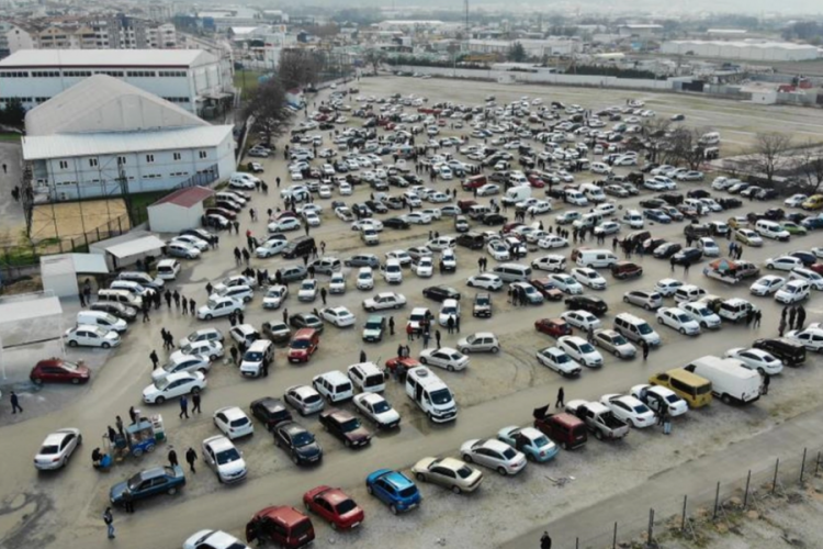 İkinci el oto pazarında işler durdu