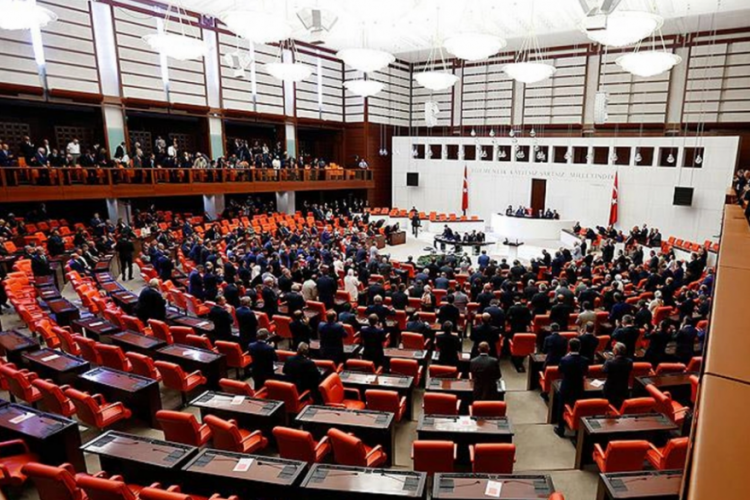 Memur ve emeklinin g&ouml;z&uuml; Meclis'ten &ccedil;ıkacak kararda