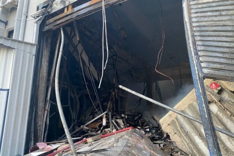 Bursa'da fabrika yangınındaki hasar g&uuml;n ağırınca ortaya &ccedil;ıktı