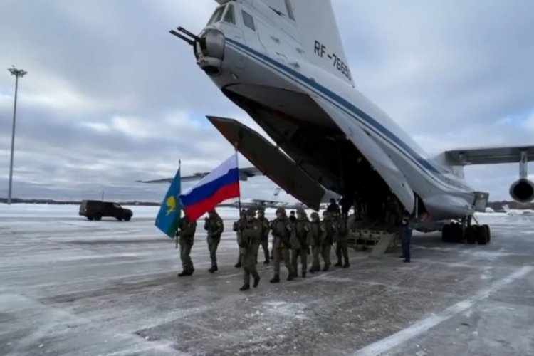Rus barış g&uuml;&ccedil;leri Kazakistan'dan ayrıldı