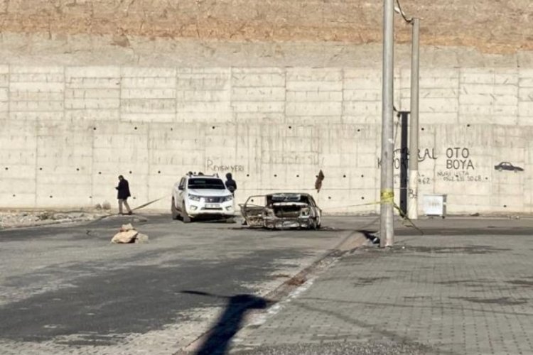 Yanan otomobilde erkek cesedi bulundu